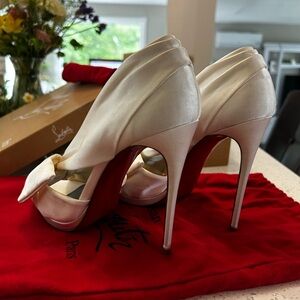 Christian Louboutin White Satin Heels (4inch/102mm)